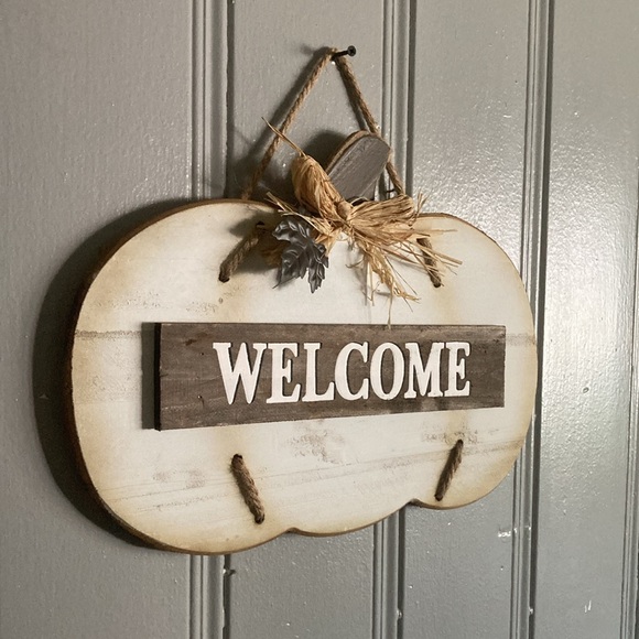 HP-NWT- 13βx 18β White-Washed Wooden WELCOME Pumpkin Shaped Fall Decor Sign π - Picture 8 of 17